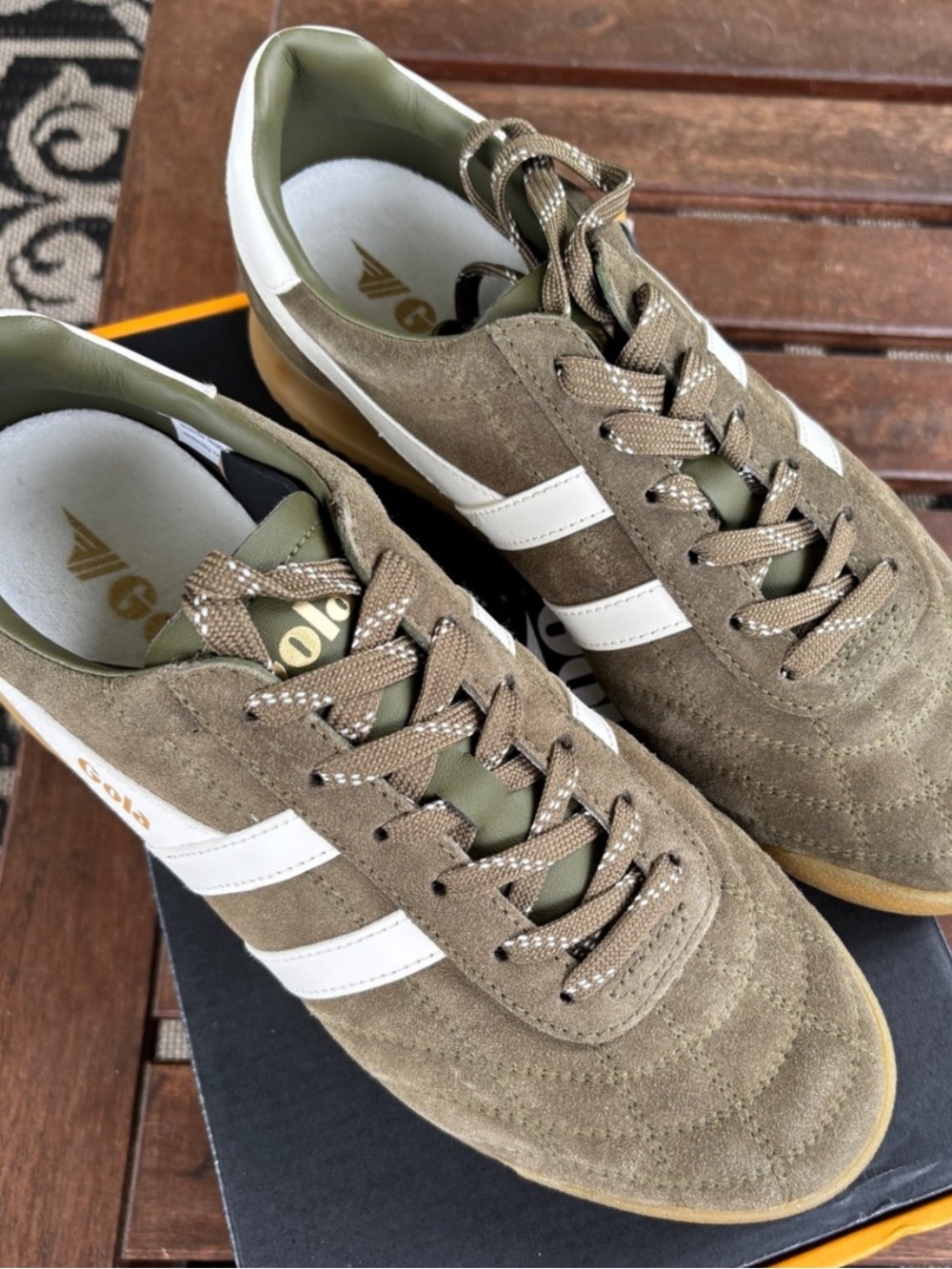 Gola women’s stadium suede. Khaki/Off White